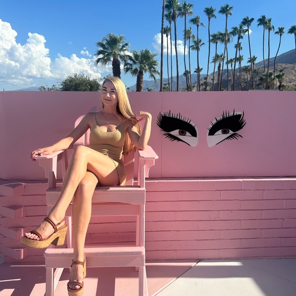 Meet Your Seller! 💕 - Picture 4 of 4